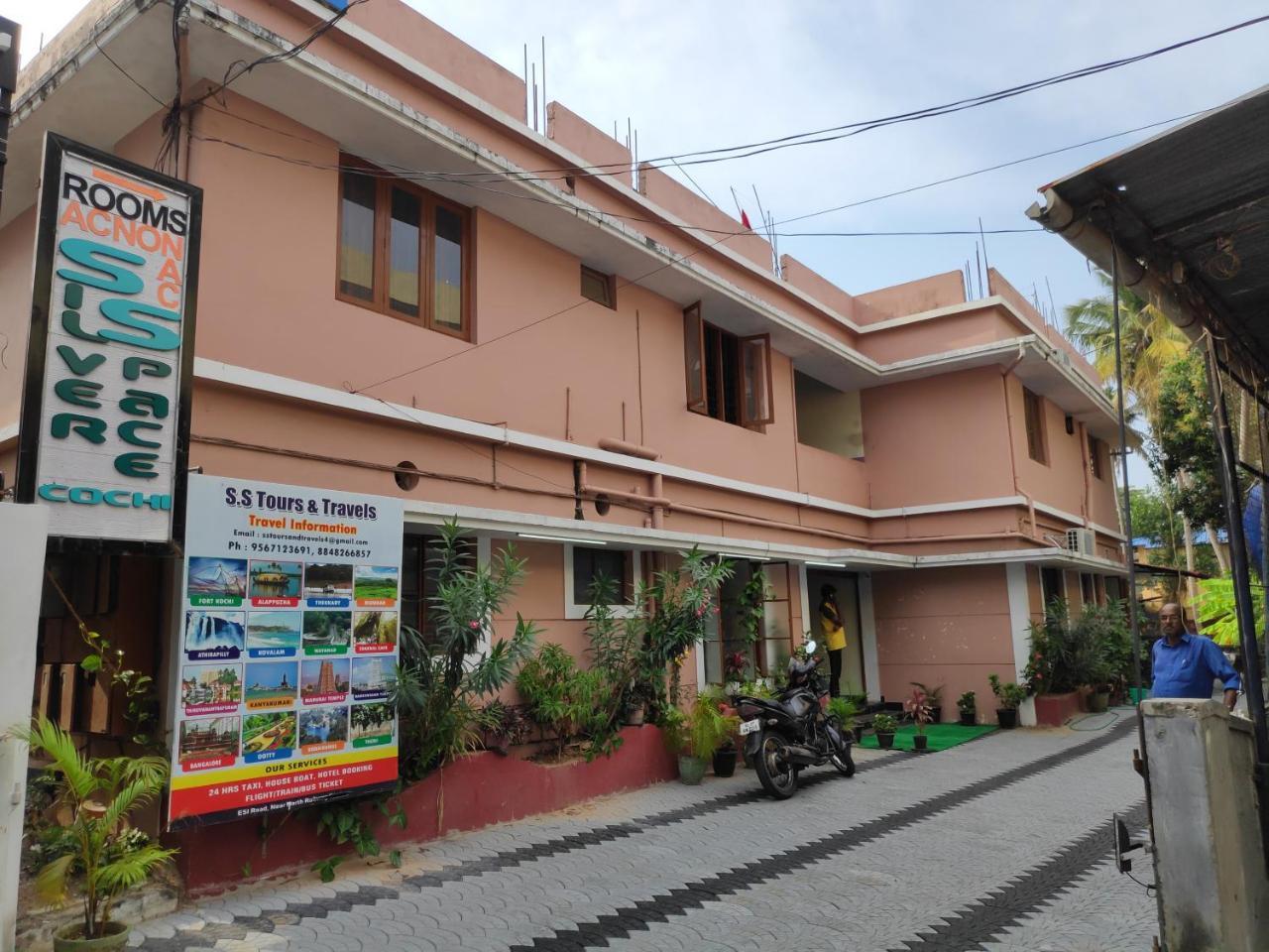 Hotel Silver Space Ernakulam Extérieur photo